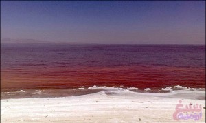 رنگ-سرخ-دریاچه-ارومیه