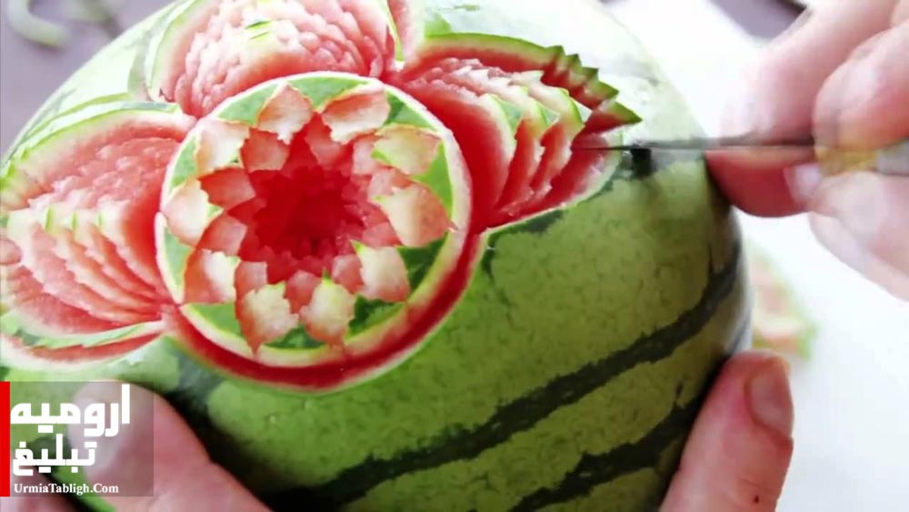 طرح انار روی هندوانه برای شب یلدا