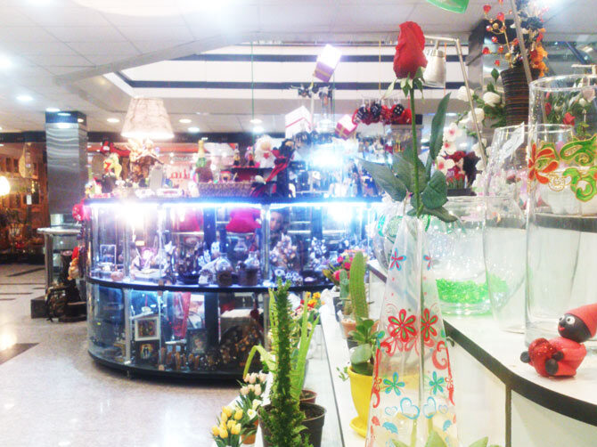 داخل مجتمع تجاری عازمی